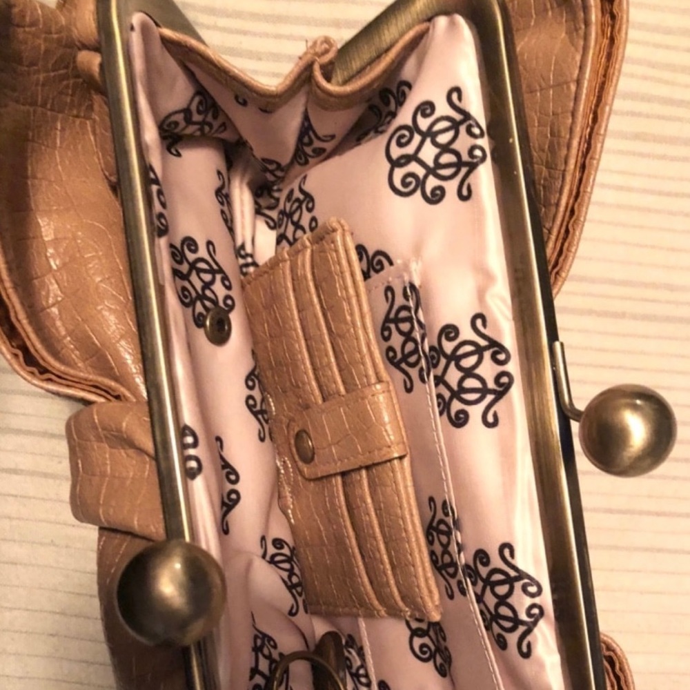 Jessica Simpson clutch